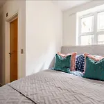 Exquisite 5 Bed Penthouse Apartment
