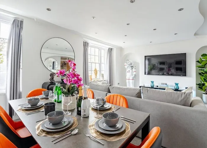Exquisite 5 Bed Penthouse Apartment