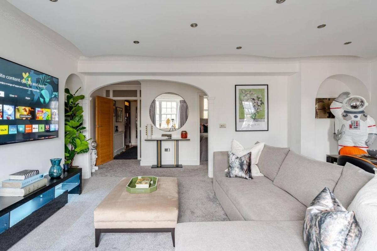 Exquisite 5 Bed Penthouse *
